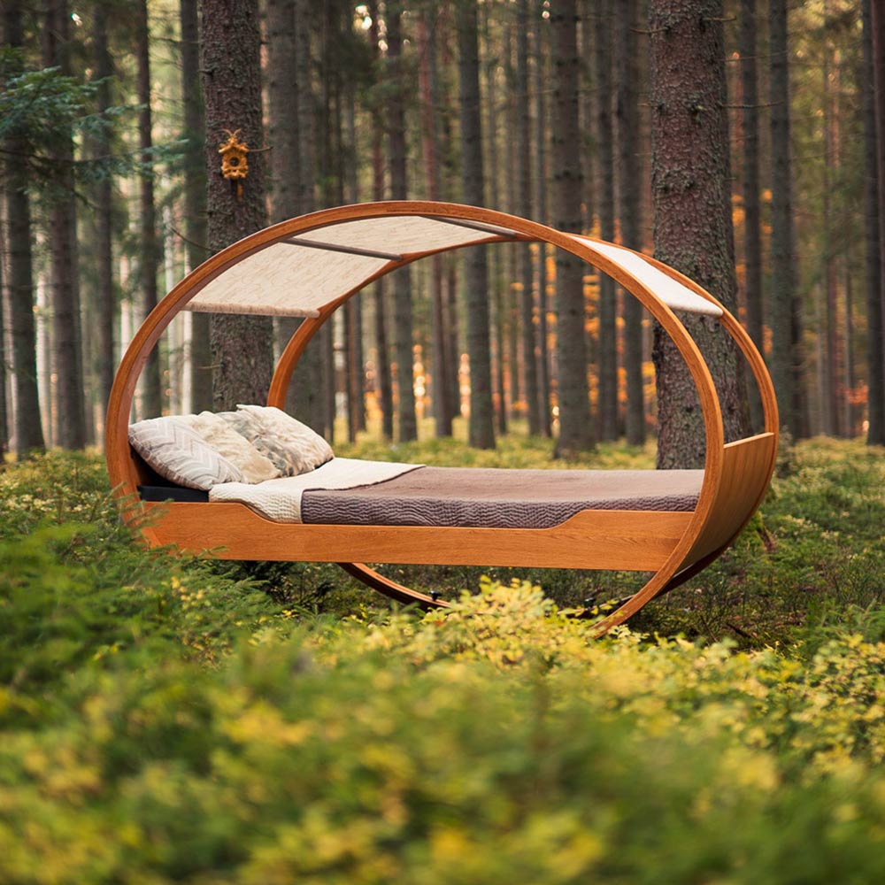Besser schlafen: Bett im Wald