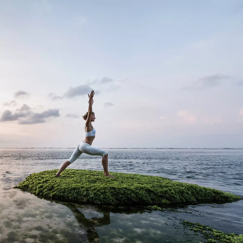 Resilienz: Frau macht Yoga