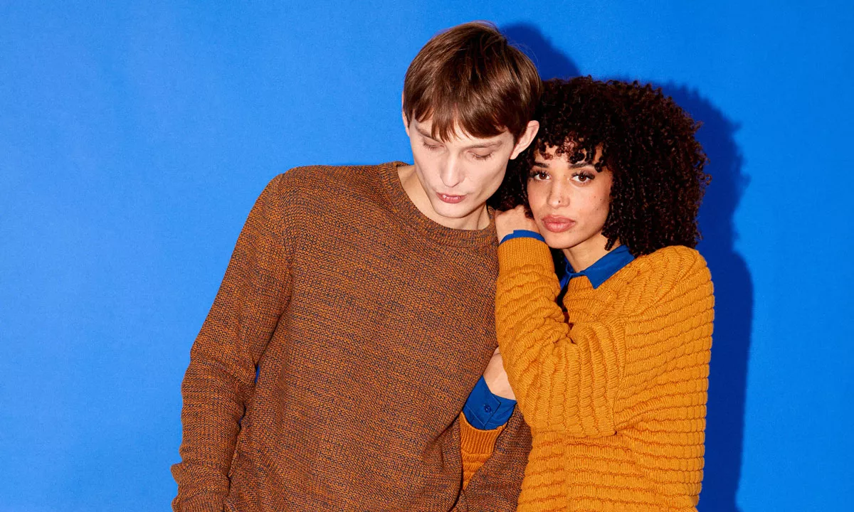 Mann und Frau tragen Pullover von Givn Berlin.