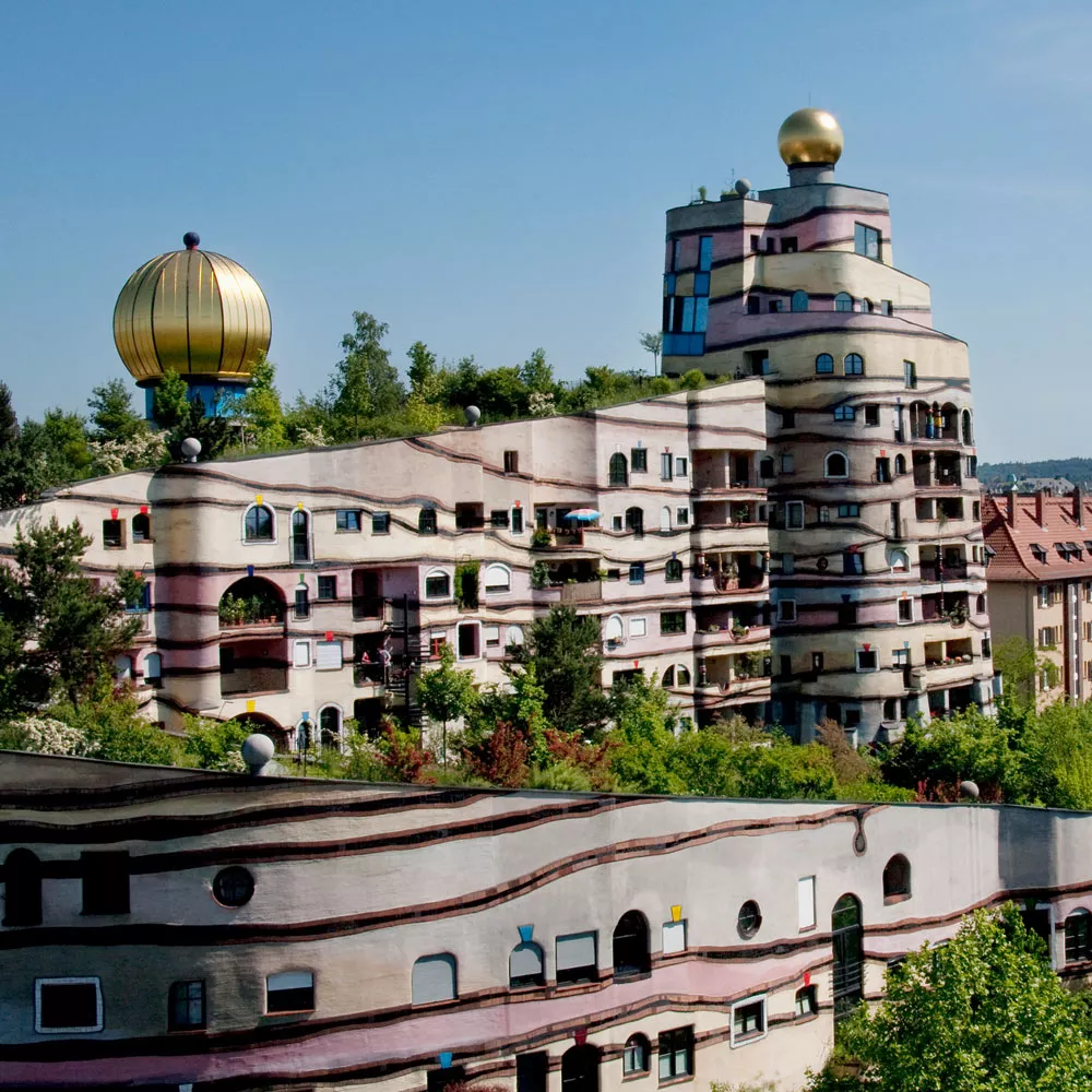 Architektur als als Mikroabenteuer: Waldspirale von Hundertwasser in Darmstadt
