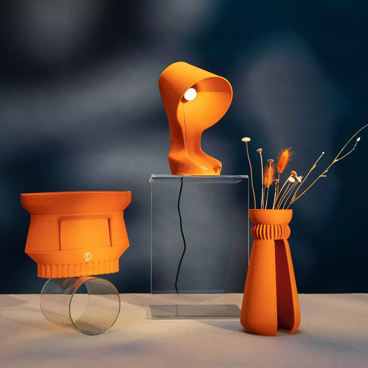 Lampe, Schreibtisch-Organizer und Vase von Krill Design