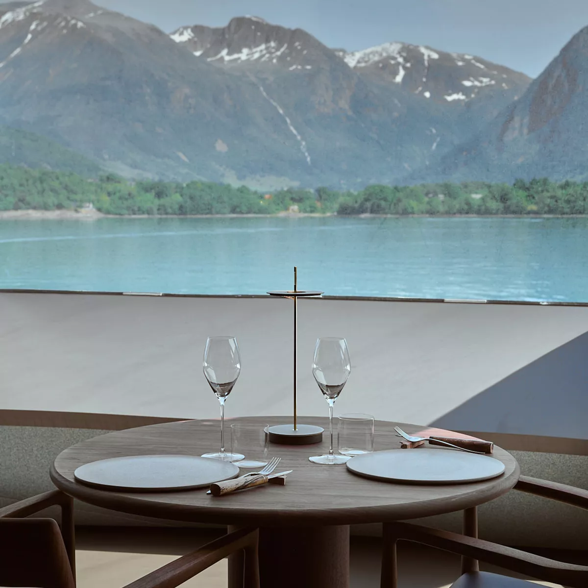 Ausblick auf die Berge vom Restaurant Iris in Norwegen