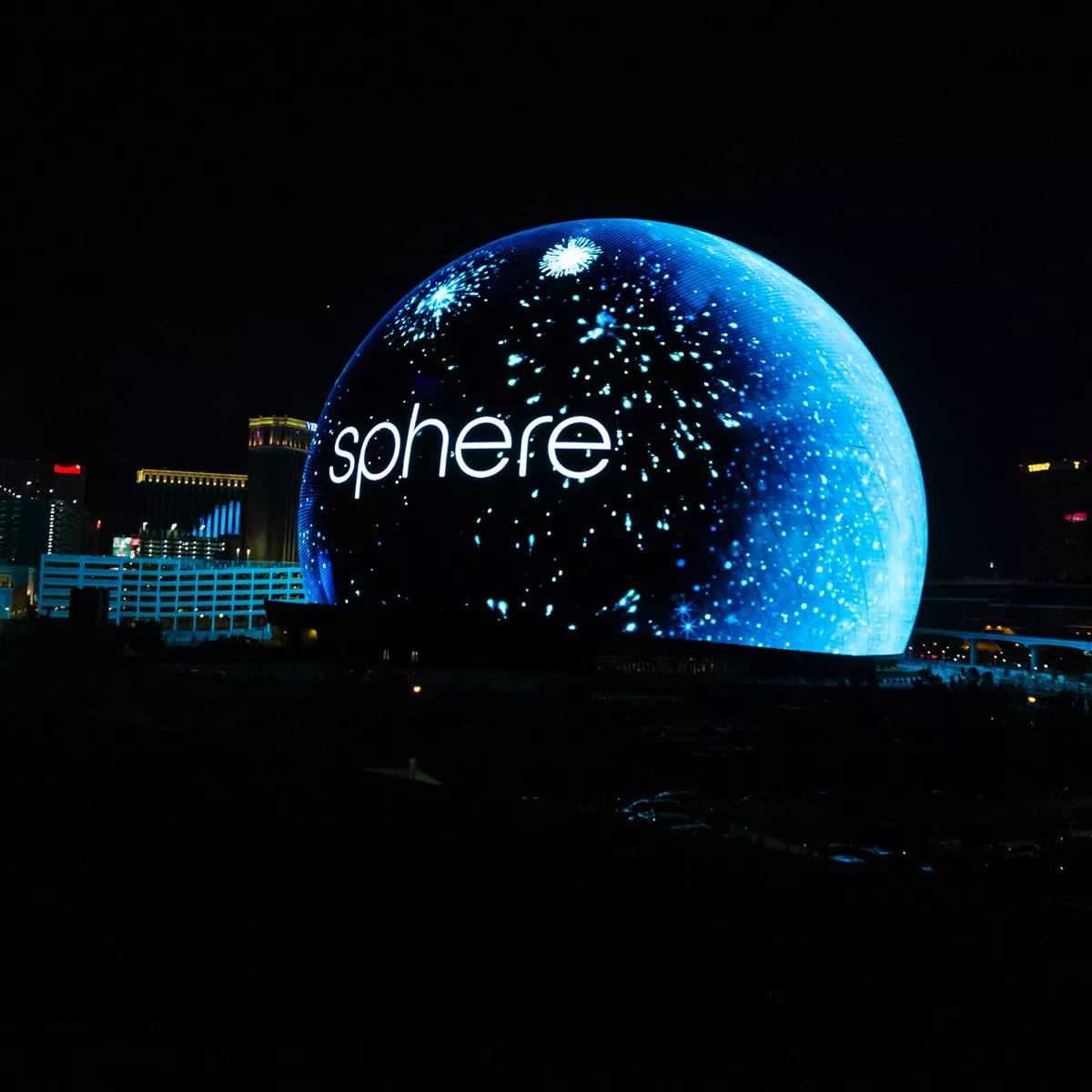 The Sphere in Las Vegas mit dem Schriftzug "Sphere"