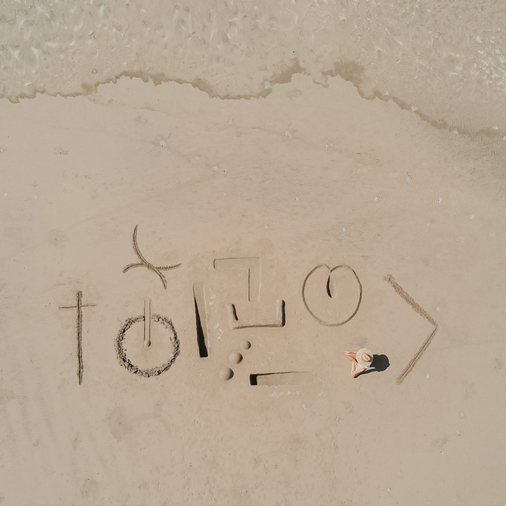 Vergängliche Kunst: Metamorphose im Sand mit Garrard