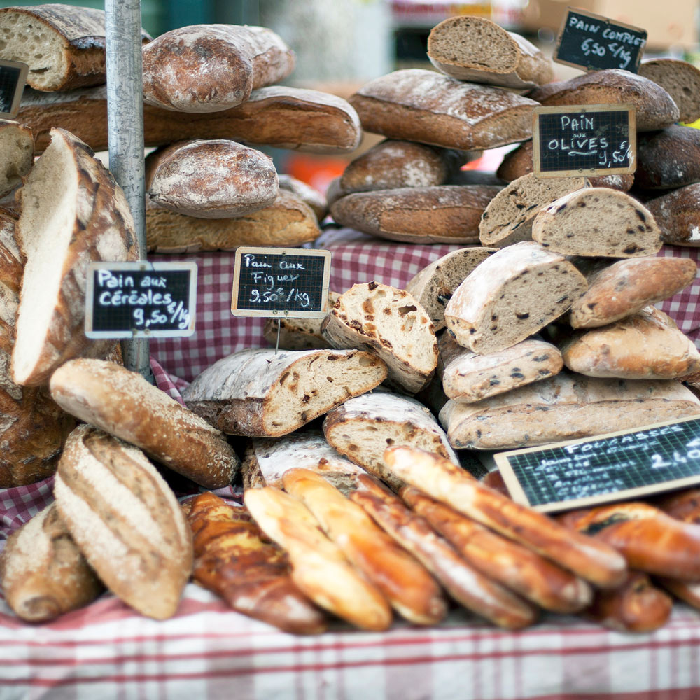 Brot auf einem Markt in der Provence.