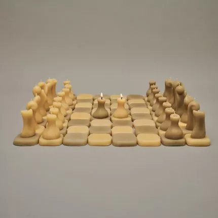 Ein Schachspiel aus Bienenwachs von FAUM.